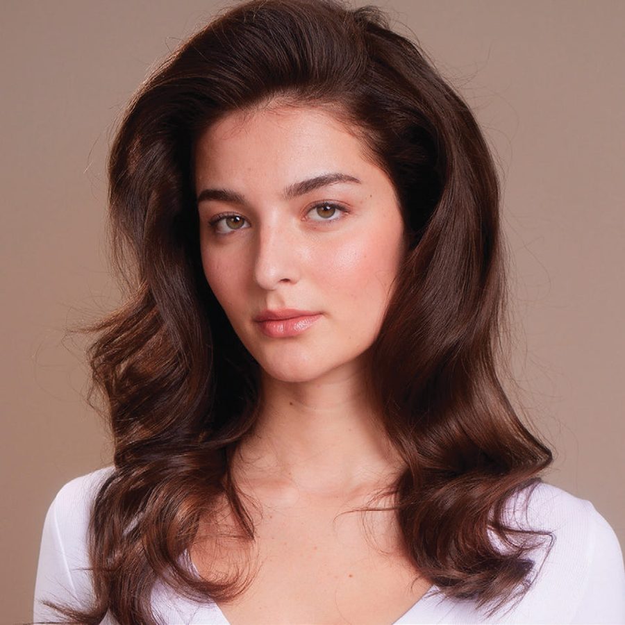 Cabello con volumen y movimiento